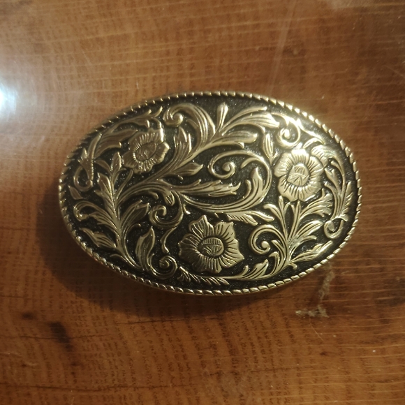 Accessories - Floral Engraved Oval Belt Buckle
